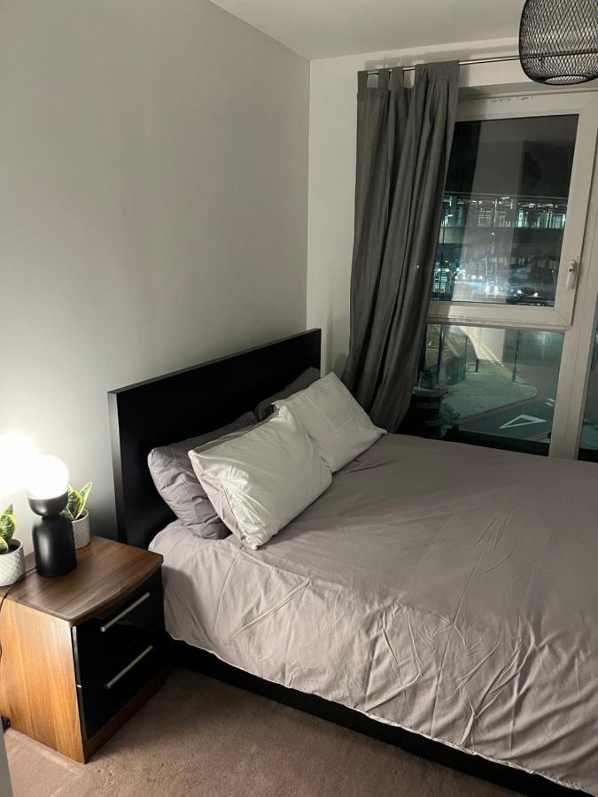 Luxurious Dlr Apartment London Bagian luar foto