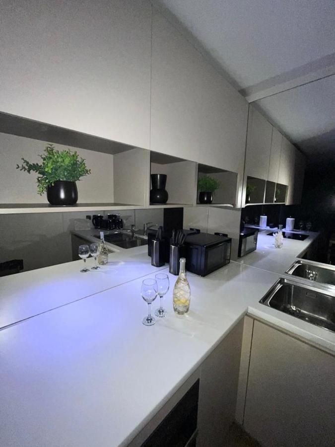 Luxurious Dlr Apartment London Bagian luar foto