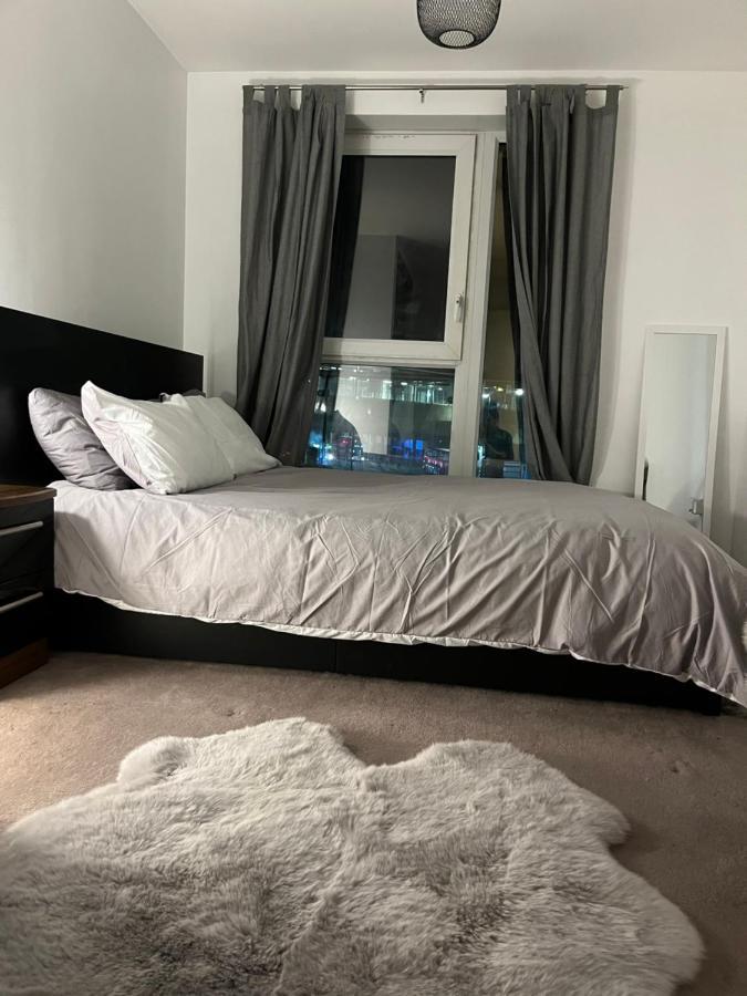 Luxurious Dlr Apartment London Bagian luar foto