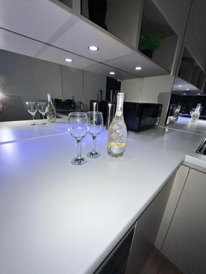 Luxurious Dlr Apartment London Bagian luar foto