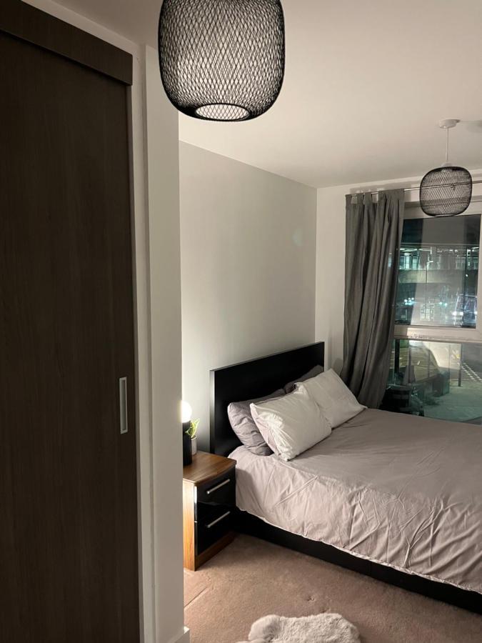 Luxurious Dlr Apartment London Bagian luar foto